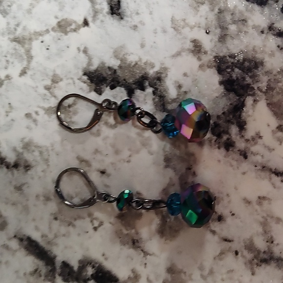 Lovely Iridescent Faceted Bead Necklace and Earrings Set - Picture 6 of 6